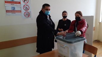 Aleksandar Spirić sa suprugom Jelenom tokom glasanja za gradonačelnika Severne Mitrovice Aleksandar Spirić sa suprugom Jelenom tokom glasanja za gradonačelnika Severne Mitrovice