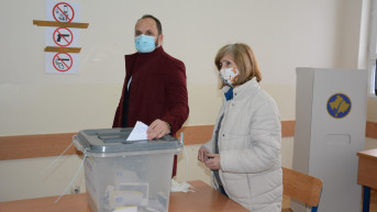 Milan Radojević na glasačkom mestu u Tehničkoj školi Milan Radojević na glasačkom mestu u Tehničkoj školi
