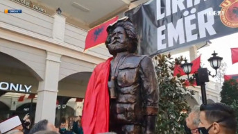 Adem Jašari spomenik u Prizrenu
