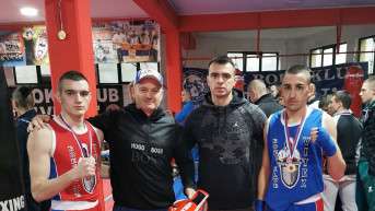 Bokseri Pavlović i Milosavljević sa trenerima Kik boks kluba 028 i bokserskog kluba Vitez Bokseri Pavlović i Milosavljević sa trenerima Kik boks kluba 028 i bokserskog kluba Vitez.jpeg