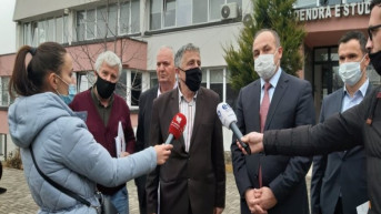 Hodžaj i predstavnici Ujedinjenog sindikata obrazovanja.jpg