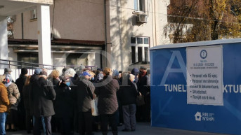 Građani u Prištini čekaju na vakcinaciju protiv sezonskog gripa