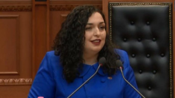 Vjosa Osmani u albanskom parlamentu