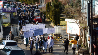 Protestna šetnja zdravstvenih radnika u Severnoj Mitrovici