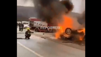 automobil u plamenu saobraćajna nesreća vatra