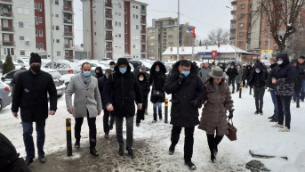 Rakić i članovi SL ispred birališta