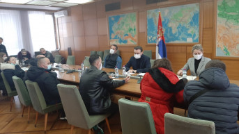 Petković sa nezadovoljnim građanima iz Gračanice Petković sa nezadovoljnim građanima iz Gračanice