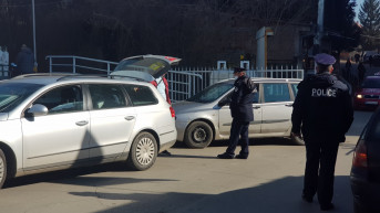 Policija na ulazu u KBC u Severnoj Mitrovici