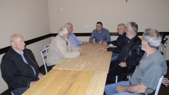 Srđan Popović sa penzionerima