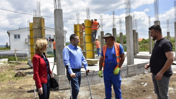 Srđan Popović u Lapljem selu Srđan Popović u Lapljem selu