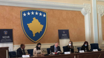 Predstavnici Ministarstva regionalnog razvoja potpisuju ugovore sa 153 preduzeća Predstavnici Ministarstva regionalnog razvoja potpisuju ugovore sa 153 preduzeća