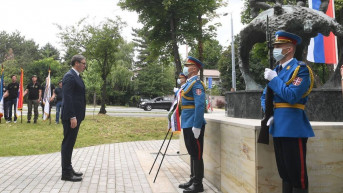 Vučić prilikom polaganja venca na Spomenik junacima sa Košara