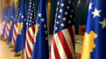 američka i kosovska zastava