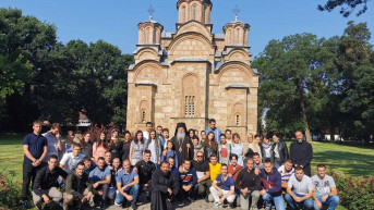episkop Teodosije sa polaznicima Prizrenske letnje duhovne škole episkop Teodosije sa polaznicima Prizrenske letnje duhovne škole