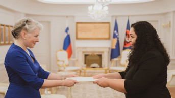 Minca Benedejčić predaje akreditive Vjosi OSmani