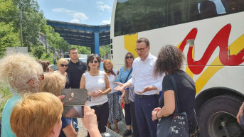 Petković sa građanima na Jarinju.jpg