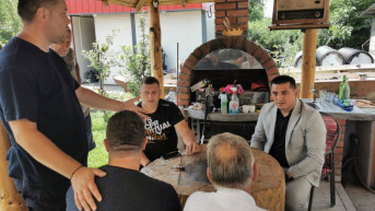 Spirić sa meštanima naselja Brđani