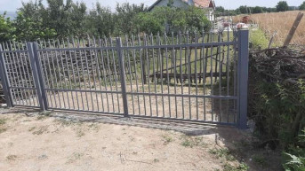 Zaštitna ograda oko kuće povratnika Radoja Pumpalovića u Dubravi