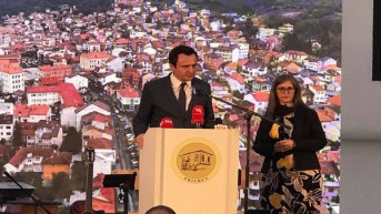 Aljbin Kurti, forum u Prizrenu.jpg
