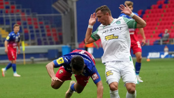 Bernard Beriša u duelu sa igračem CSK -a Bernard Beriša u duelu sa igračem CSK -a