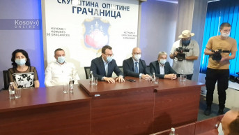 Petković sa predstavnicima Srba sa Kosova u Gračanici Petković sa predstavnicima Srba sa Kosova u Gračanici