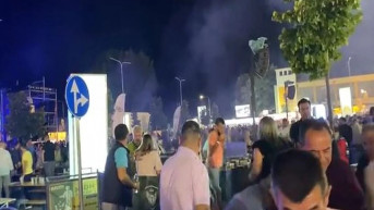 Suzavcac na nastupu Bregovića u Korči Suzavcac na nastupu Bregovića u Korči