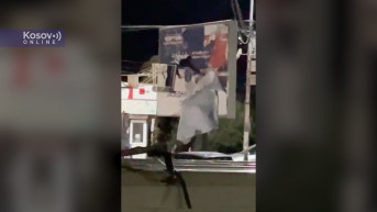 Cepanje plakata u Štrpcu.jpg Cepanje plakata u Štrpcu.jpg