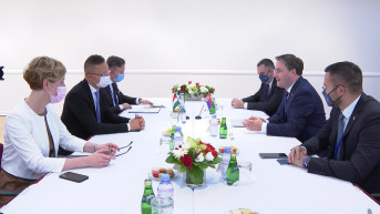 Selaković sa ministrom inostranih poslova Mađarske Peterom Sijartom Selaković sa ministrom inostranih poslova Mađarske Peterom Sijartom