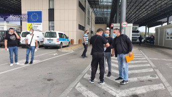 Veliki broj Srba na Merdaru čeka probne tablice