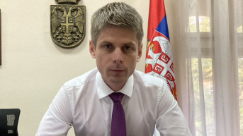 Arno Gujon sa stripom Dobro došlu na Kosovo na francuskom, italijanskom i srpskom jeziku Arno Gujon sa stripom Dobro došlu na Kosovo na francuskom, italijanskom i srpskom jeziku