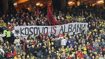 Švedska - utakmica - Transparent "Kosovo je Albanija" Švedska - utakmica - Transparent "Kosovo je Albanija"