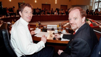 Toni Bler i Robin Kuk na sastanku lidera EU 4. juna 1999. Toni Bler i Robin Kuk na sastanku lidera EU 4. juna 1999.
