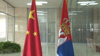 Zastave Srbije i Kine