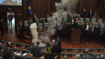 Suzavac u kosovskoj skupštini Suzavac u kosovskoj skupštini