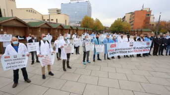 Protest zdravstvenih radnika isped zgrade kosovske vlade Protest zdravstvenih radnika isped zgrade kosovske vlade