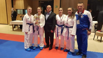 Ženski seniorski tim OKK Kosovska Mitrovica sa bronzanom medaljom Ženski seniorski tim OKK Kosovska Mitrovica sa bronzanom medaljom