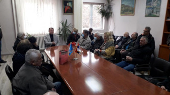 Dragiša Milović sa nezadovoljnim građanima Zvečana Dragiša Milović sa nezadovoljnim građanima Zvečana
