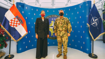 Komandant Kfora i hrvatska ambasadorka Komandant Kfora i hrvatska ambasadorka
