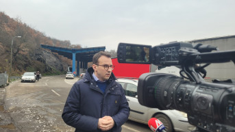 Petar Petković na prelazu Jarinje.jpg