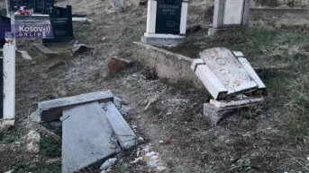 Porušeni spomenici na groblju u Kišnici.jpg Porušeni spomenici na groblju u Kišnici.jpg