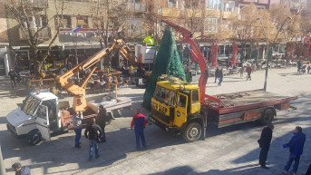 Kosovska Mitrovica - Šetalište - Postavljanje novogodišnje jelke 