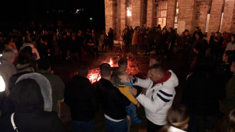 Paljenje badnjaka u Gračanici Paljenje badnjaka u Gračanici