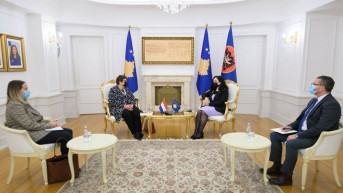 Vjosa Osmani i Karin Lobezu
