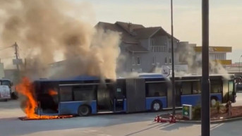 Gori autobus u Prištini