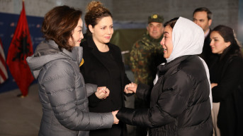 Kim i Džačka sa izbeglicama iz Avganistana.jpg