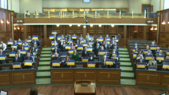 Transparenti podrške Ukrajini u Skupštini.jpg