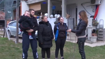 Niš - novinarka RTS u razgovoru sa Srbima raseljenim sa Kosova Niš - novinarka RTS u razgovoru sa Srbima raseljenim sa Kosova