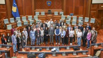 Konjufca sa mladim diplomatama Konjufca sa mladim diplomatama