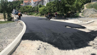 Asfaltiranje puta u Zvečanu Asfaltiranje puta u Zvečanu