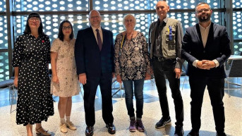 Džeftri Hovenijer sa ukrajinskim novinarima na Kosovu